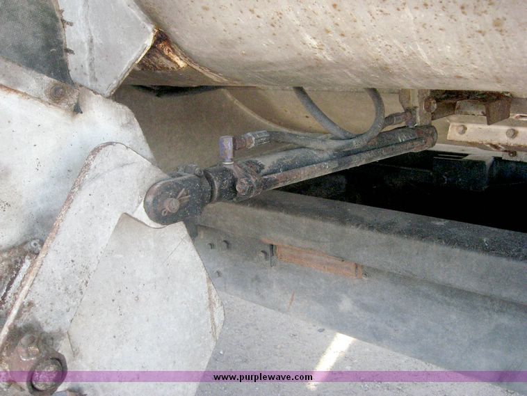 image for item 6446 1993 Ford L7000 truck with Roto-Mix 600-16 feed mixer box