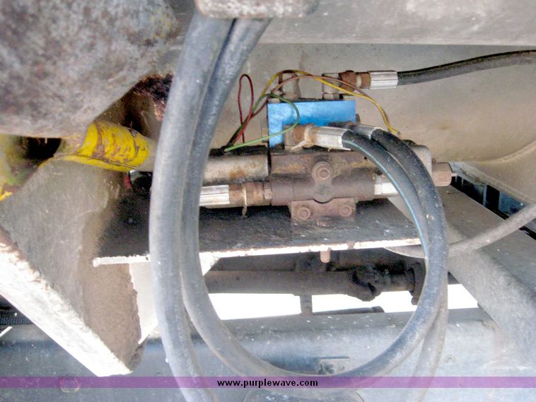 image for item 6446 1993 Ford L7000 truck with Roto-Mix 600-16 feed mixer box