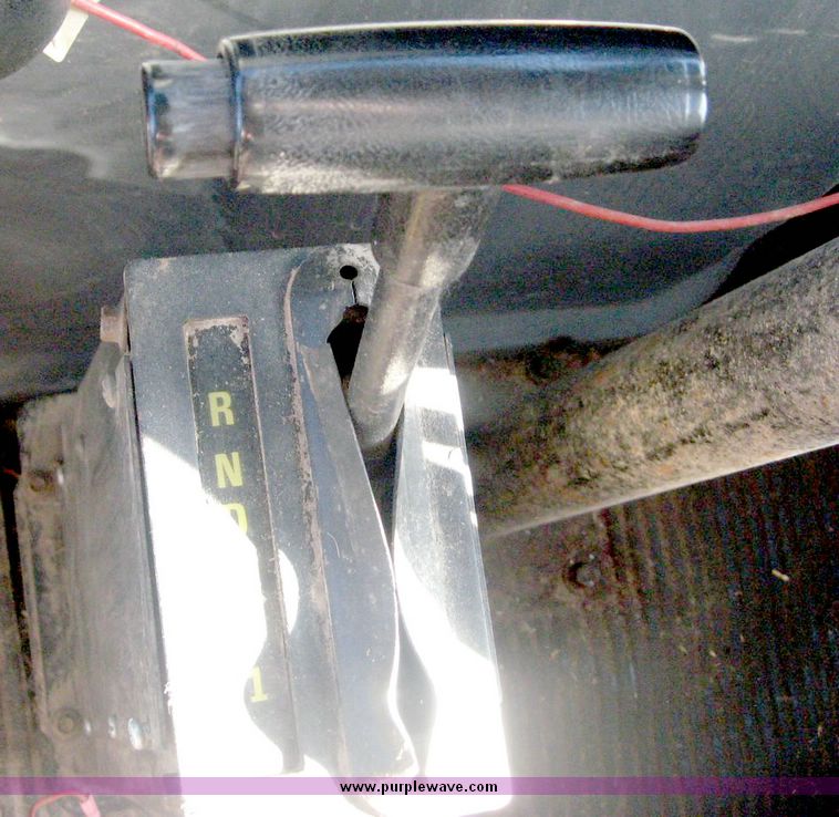 image for item 6446 1993 Ford L7000 truck with Roto-Mix 600-16 feed mixer box