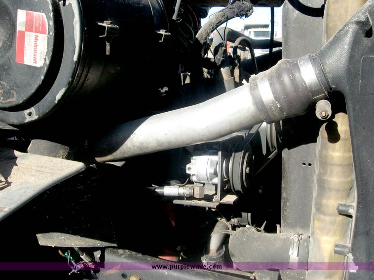 image for item 6446 1993 Ford L7000 truck with Roto-Mix 600-16 feed mixer box