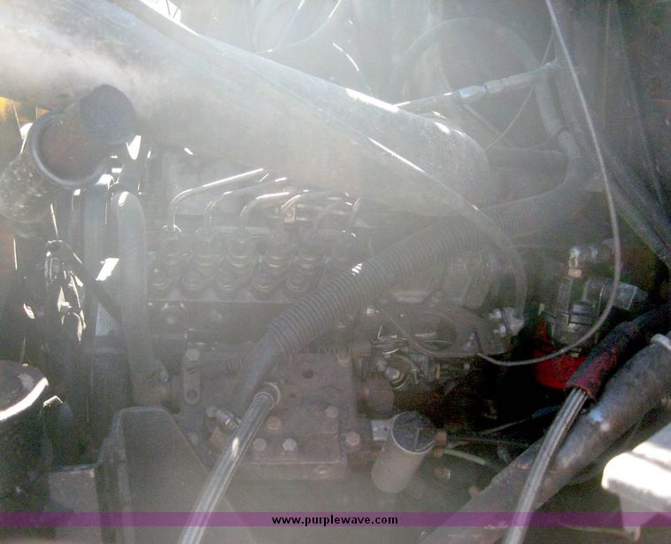 image for item 6446 1993 Ford L7000 truck with Roto-Mix 600-16 feed mixer box