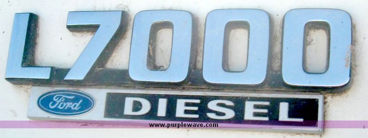 image for item 6446 1993 Ford L7000 truck with Roto-Mix 600-16 feed mixer box