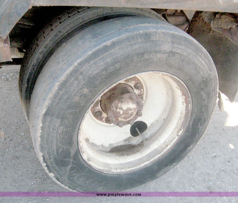 image for item 6446 1993 Ford L7000 truck with Roto-Mix 600-16 feed mixer box