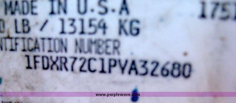 image for item 6446 1993 Ford L7000 truck with Roto-Mix 600-16 feed mixer box