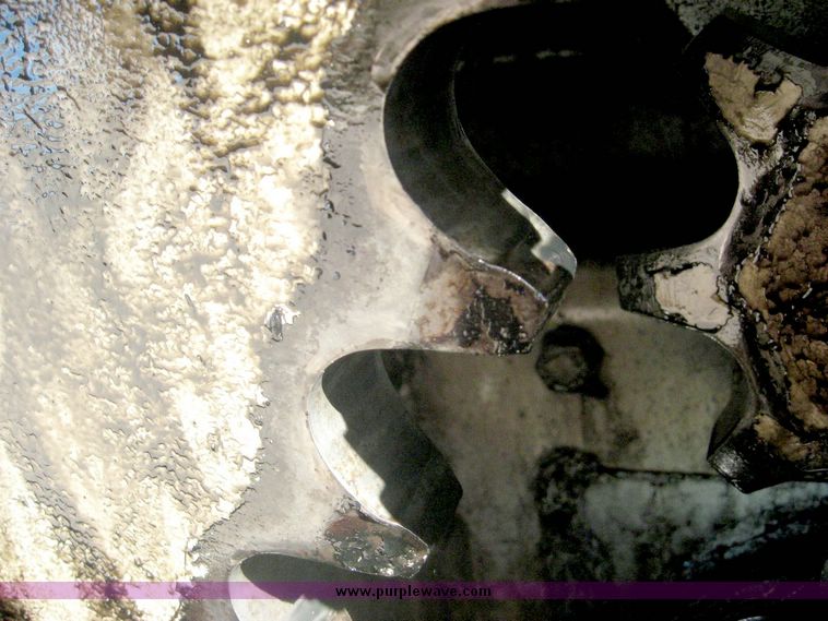 image for item 6447 1999 International 2000 SERIES 2654 tandem axle truck with Harsh 810 feed mixer box