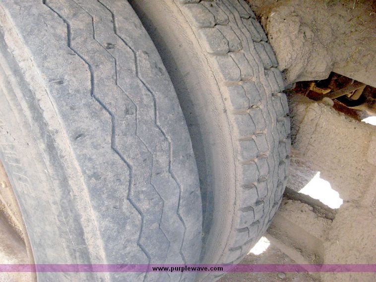 image for item 6447 1999 International 2000 SERIES 2654 tandem axle truck with Harsh 810 feed mixer box