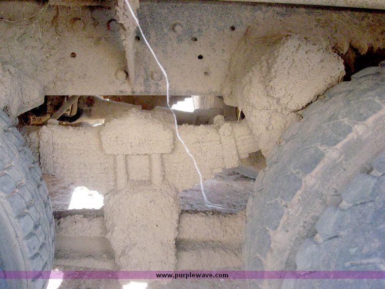 image for item 6447 1999 International 2000 SERIES 2654 tandem axle truck with Harsh 810 feed mixer box