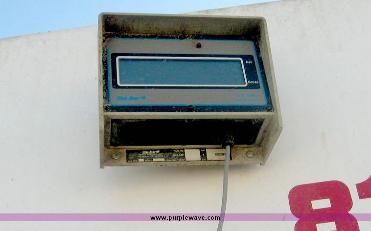 image for item 6447 1999 International 2000 SERIES 2654 tandem axle truck with Harsh 810 feed mixer box