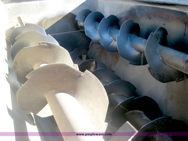 image for item 6447 1999 International 2000 SERIES 2654 tandem axle truck with Harsh 810 feed mixer box