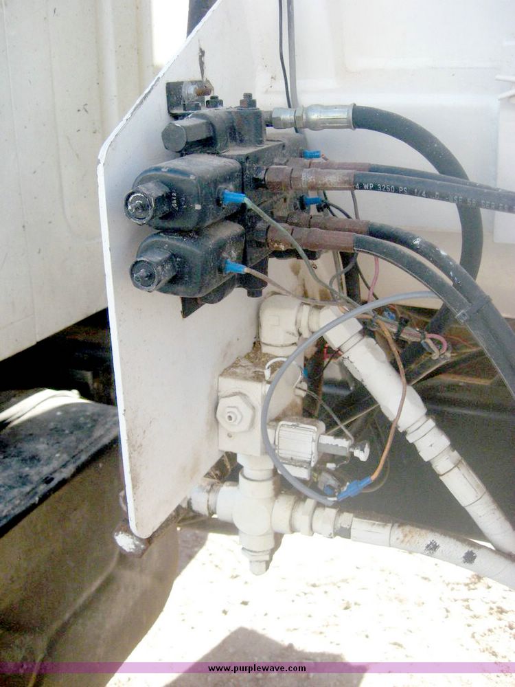 image for item 6447 1999 International 2000 SERIES 2654 tandem axle truck with Harsh 810 feed mixer box