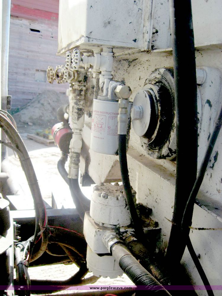 image for item 6447 1999 International 2000 SERIES 2654 tandem axle truck with Harsh 810 feed mixer box