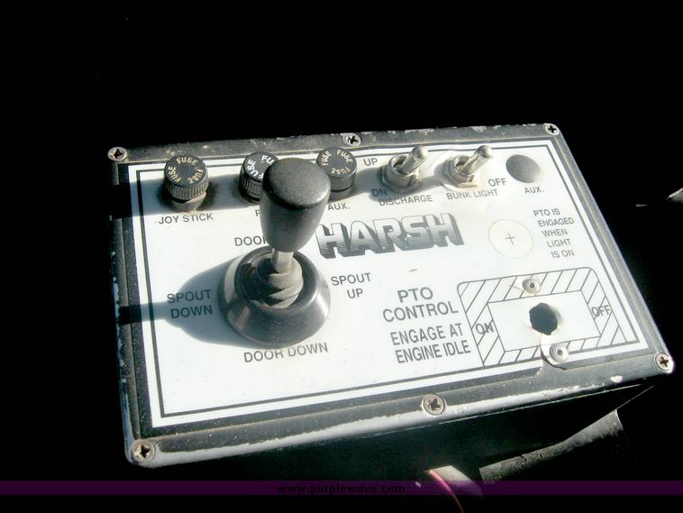 image for item 6447 1999 International 2000 SERIES 2654 tandem axle truck with Harsh 810 feed mixer box