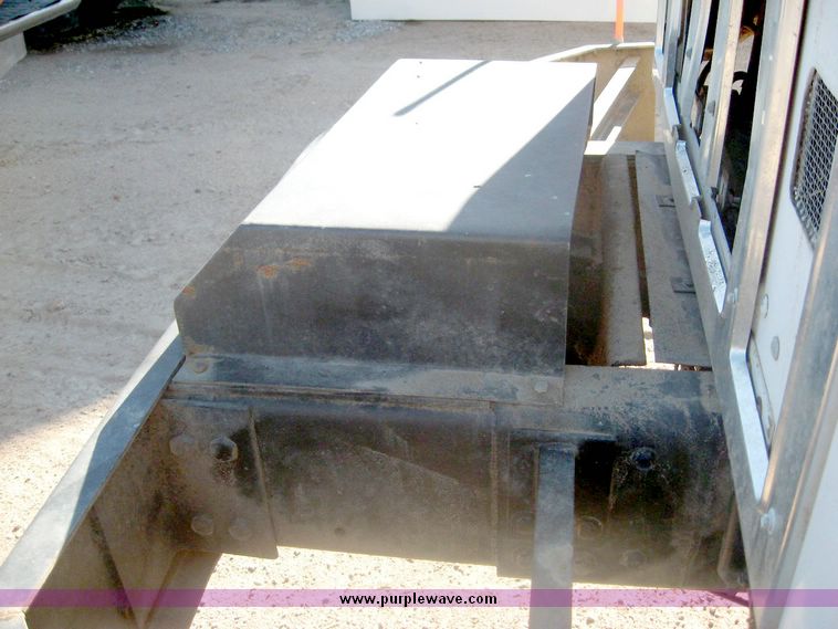 image for item 6447 1999 International 2000 SERIES 2654 tandem axle truck with Harsh 810 feed mixer box