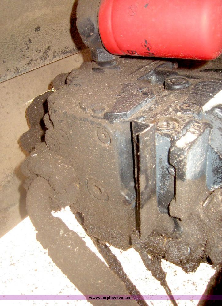 image for item 6447 1999 International 2000 SERIES 2654 tandem axle truck with Harsh 810 feed mixer box