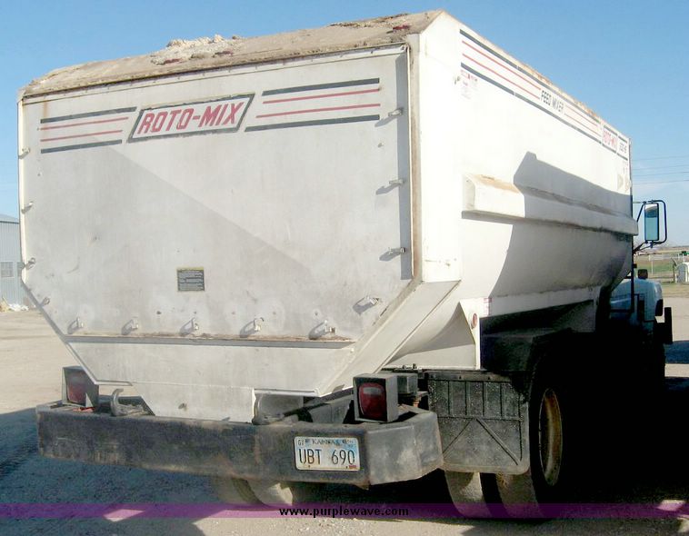 image for item 6542 1994 Chevrolet Kodiak truck with Roto-Mix 600-16 feed mixer box