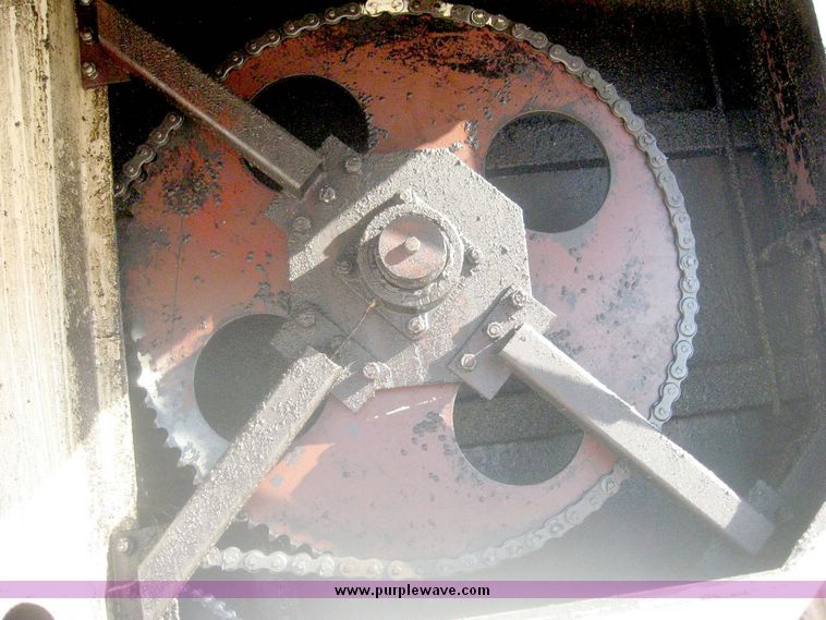 image for item 6542 1994 Chevrolet Kodiak truck with Roto-Mix 600-16 feed mixer box