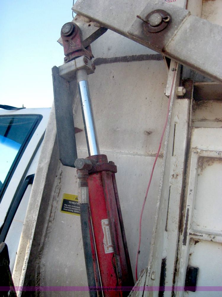 image for item 6542 1994 Chevrolet Kodiak truck with Roto-Mix 600-16 feed mixer box