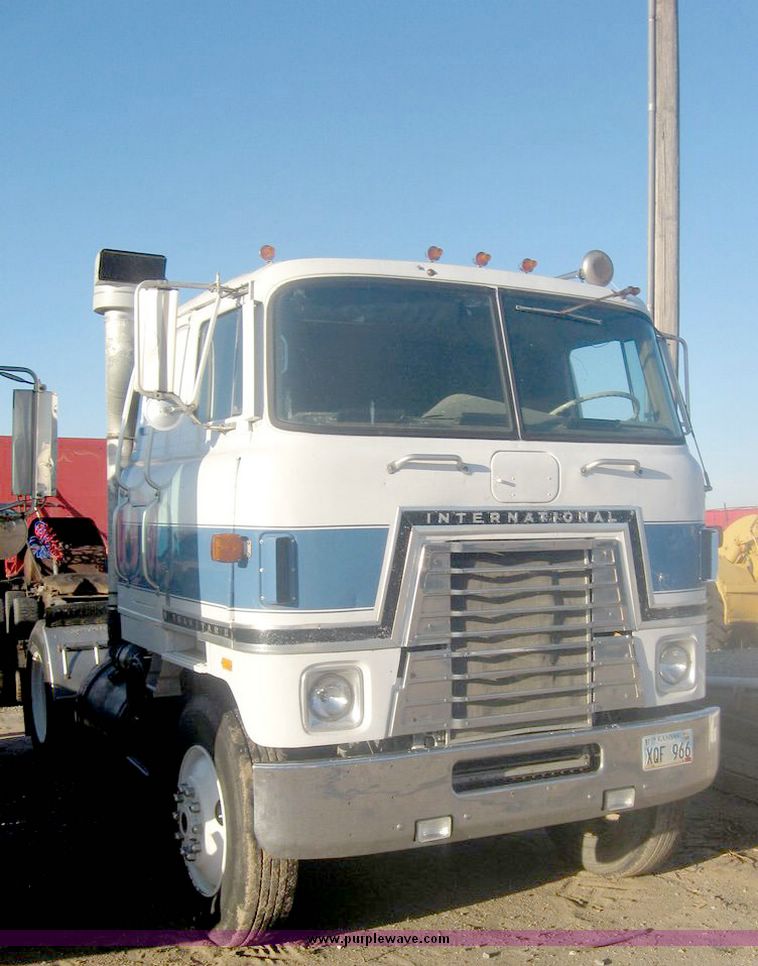 image for item 6546 1975 International Transtar II single axle cab-over semi