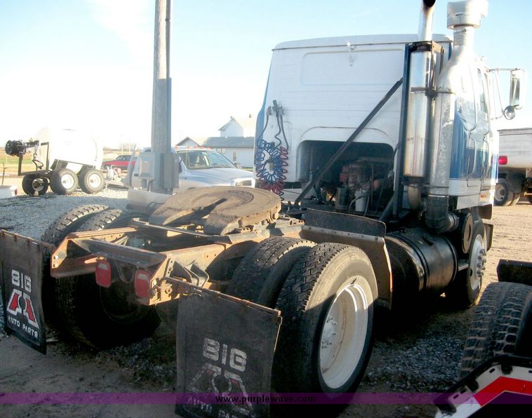 image for item 6546 1975 International Transtar II single axle cab-over semi