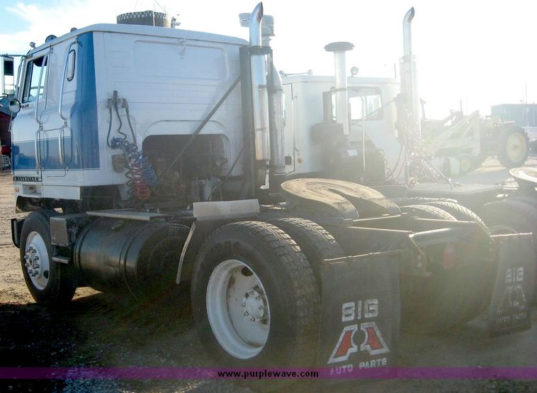 image for item 6546 1975 International Transtar II single axle cab-over semi