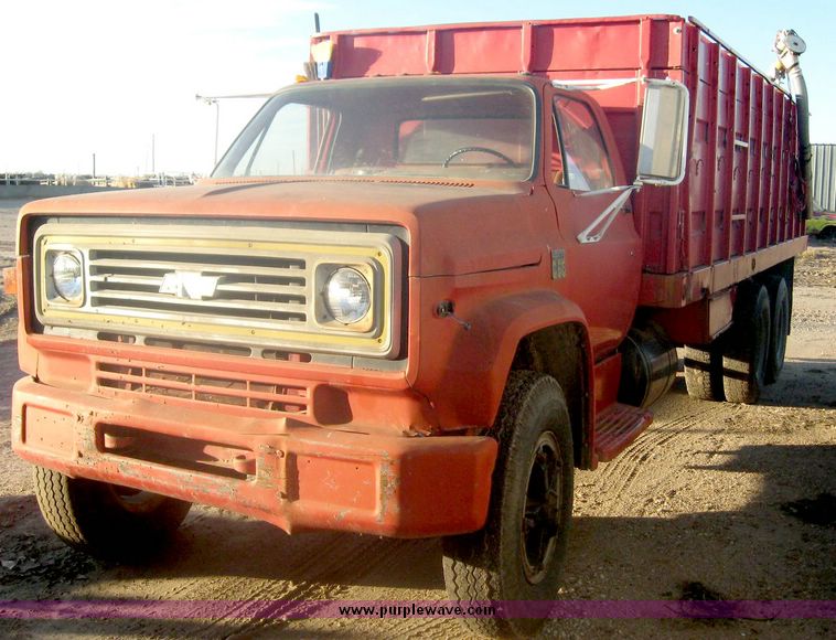 image for item 6551 1974 Chevrolet C65 tandem axle grain truck with 22' bed and hoist