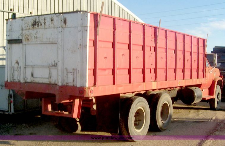 image for item 6551 1974 Chevrolet C65 tandem axle grain truck with 22' bed and hoist