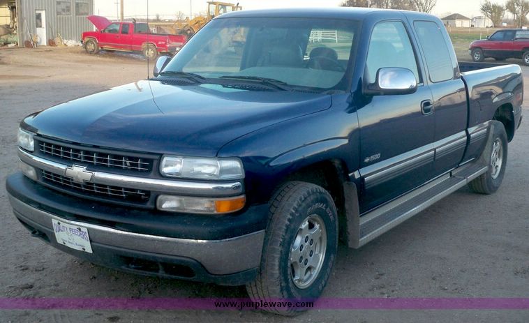 image for item 6576 2000 Chevrolet K1500 Silverado Z71 extended cab pickup