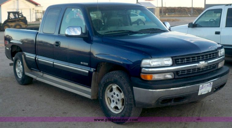 image for item 6576 2000 Chevrolet K1500 Silverado Z71 extended cab pickup