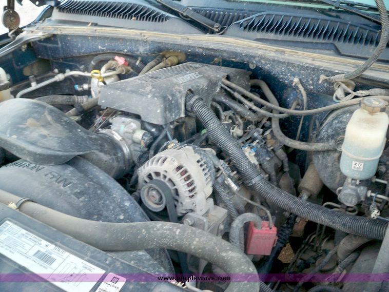 image for item 6576 2000 Chevrolet K1500 Silverado Z71 extended cab pickup