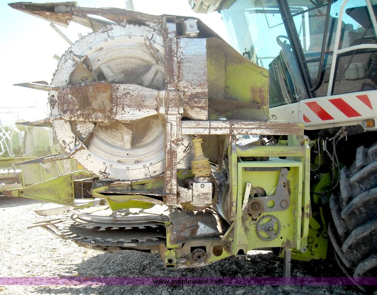 image for item 8000 Claas RU 600 row independent corn forage head