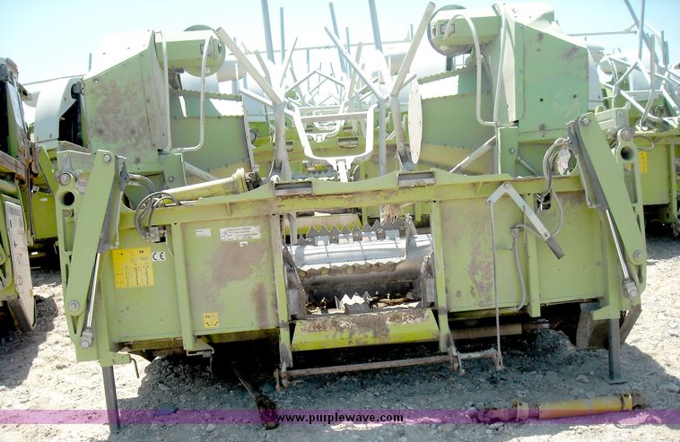 image for item 8000 Claas RU 600 row independent corn forage head