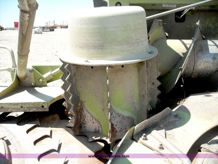 image for item 8000 Claas RU 600 row independent corn forage head