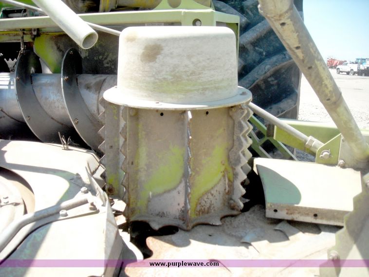 image for item 8000 Claas RU 600 row independent corn forage head