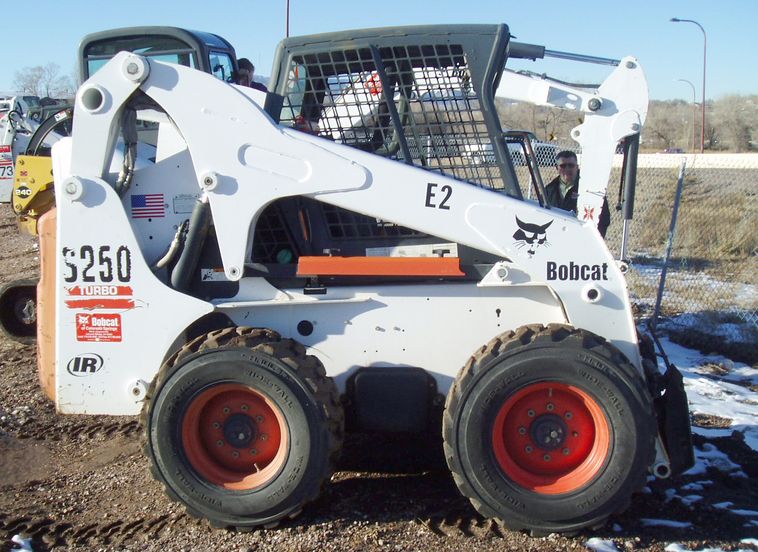 image for item 3606 2003 Bobcat S250 skid steer