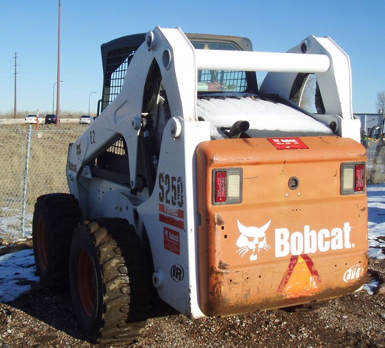 image for item 3606 2003 Bobcat S250 skid steer