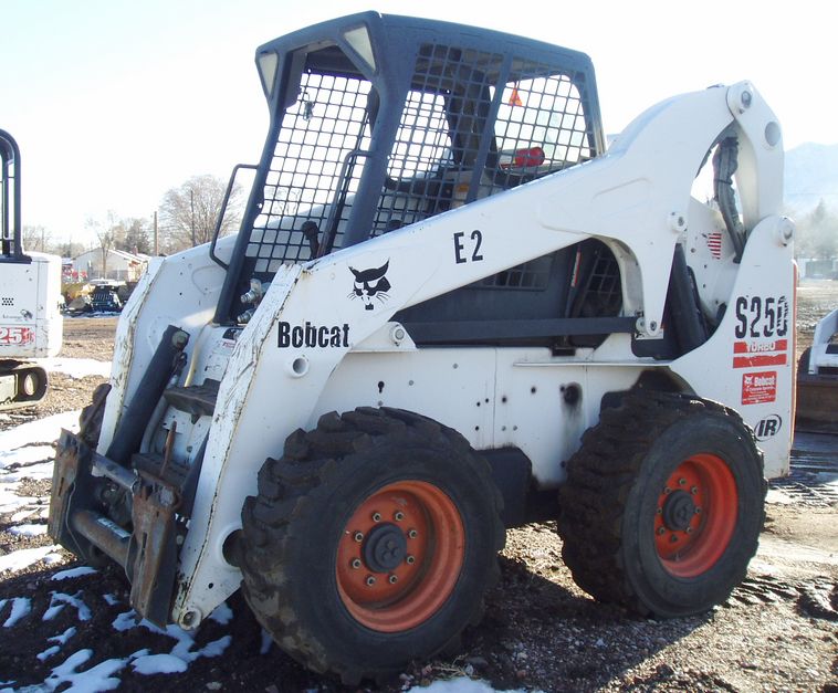 image for item 3606 2003 Bobcat S250 skid steer