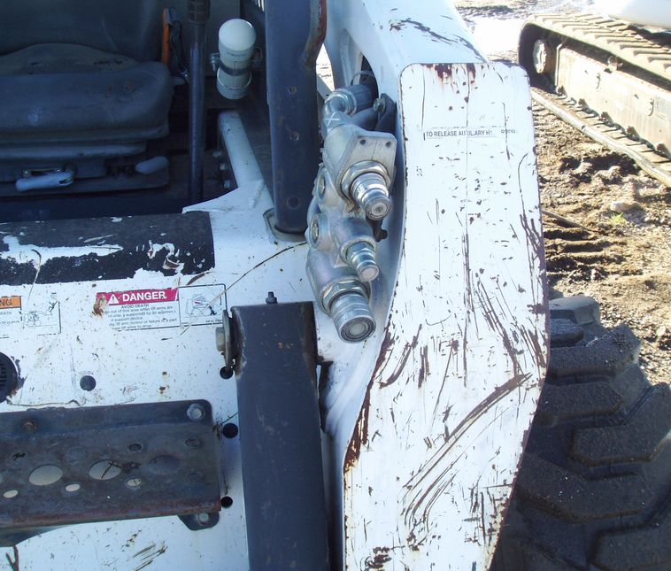 image for item 3606 2003 Bobcat S250 skid steer