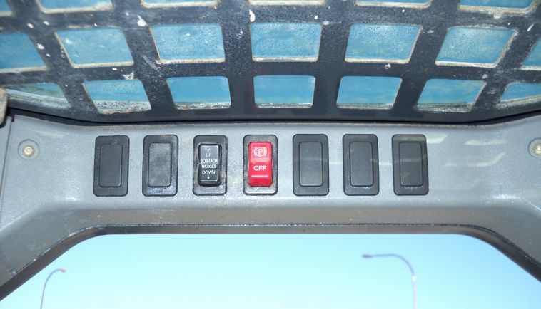 image for item 3606 2003 Bobcat S250 skid steer