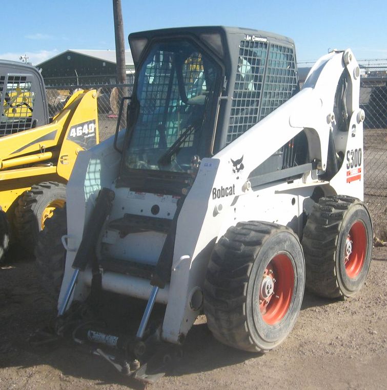 image for item 3715 2003 Bobcat S300 skid steer
