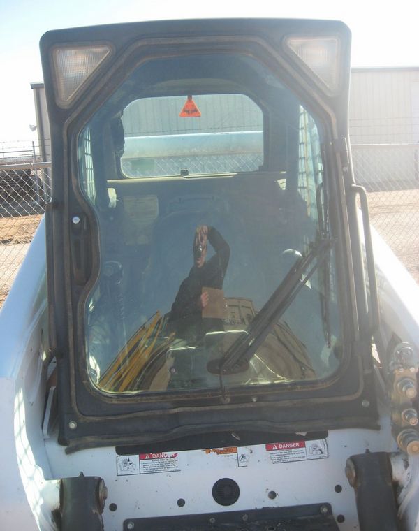 image for item 3715 2003 Bobcat S300 skid steer