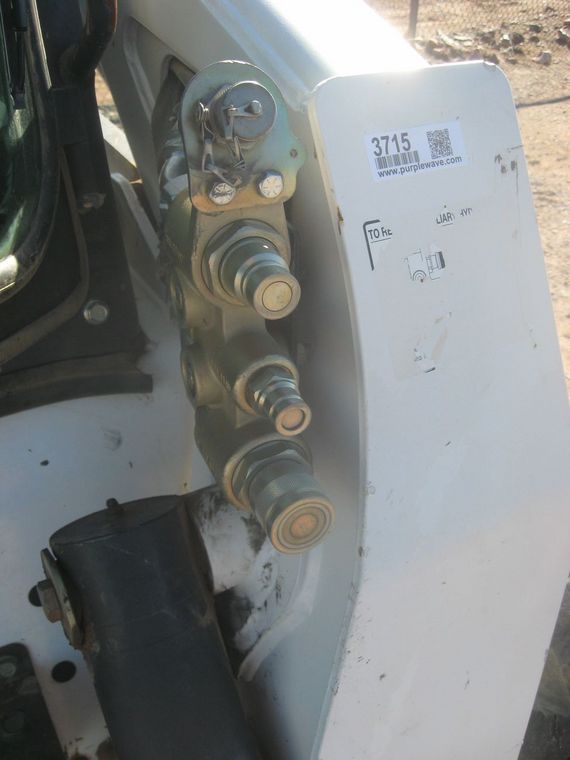 image for item 3715 2003 Bobcat S300 skid steer