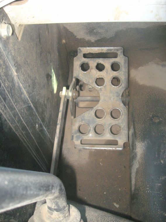 image for item 3715 2003 Bobcat S300 skid steer