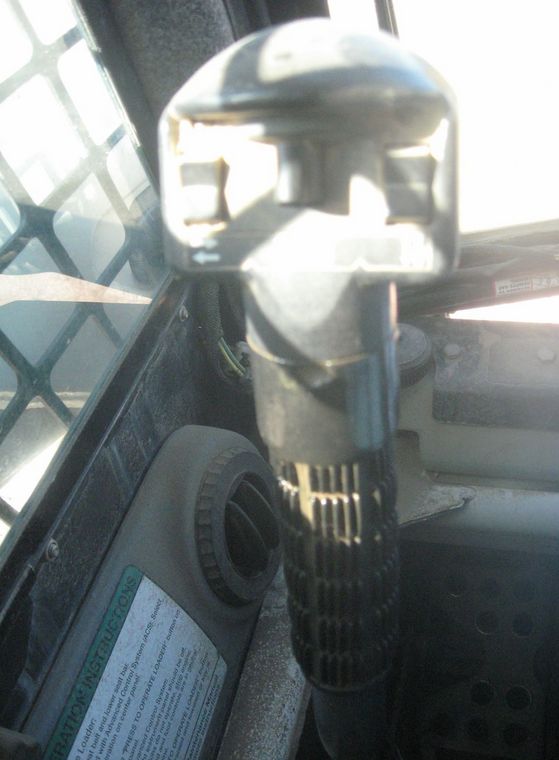 image for item 3715 2003 Bobcat S300 skid steer