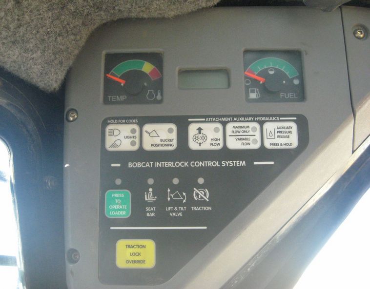 image for item 3715 2003 Bobcat S300 skid steer