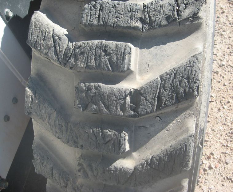 image for item 3715 2003 Bobcat S300 skid steer