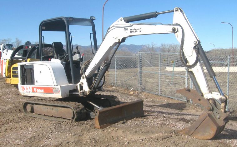 image for item 3716 2000 Bobcat 334 compact excavator