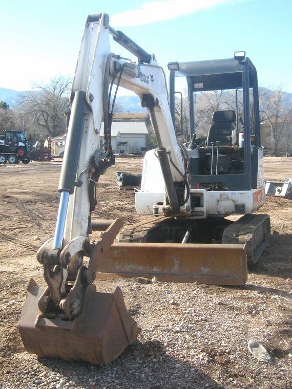 image for item 3716 2000 Bobcat 334 compact excavator