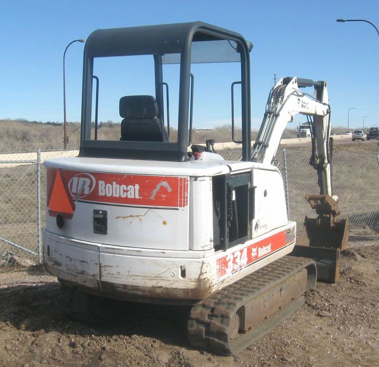 image for item 3716 2000 Bobcat 334 compact excavator
