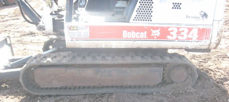 image for item 3716 2000 Bobcat 334 compact excavator