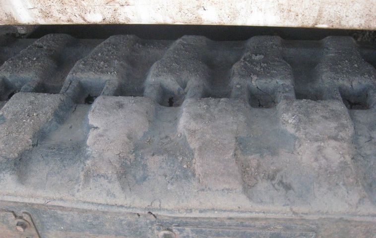 image for item 3716 2000 Bobcat 334 compact excavator